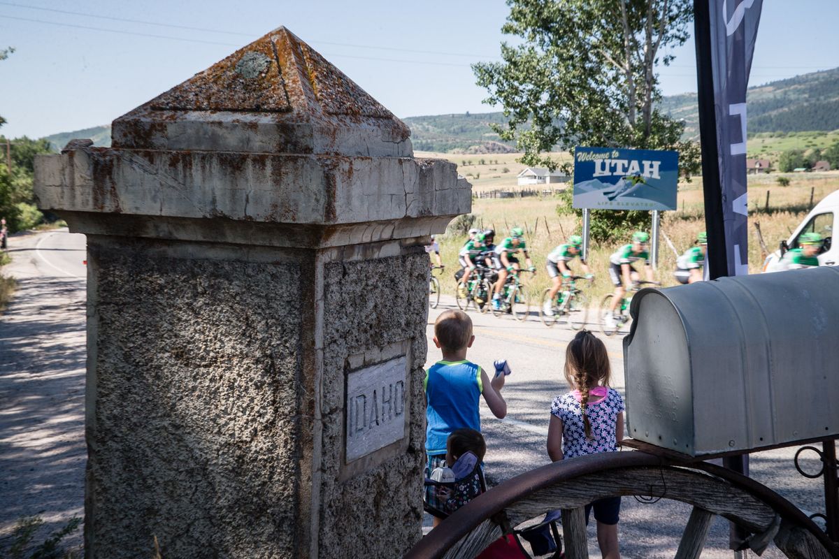 The fans welcome the peloton to Utah
