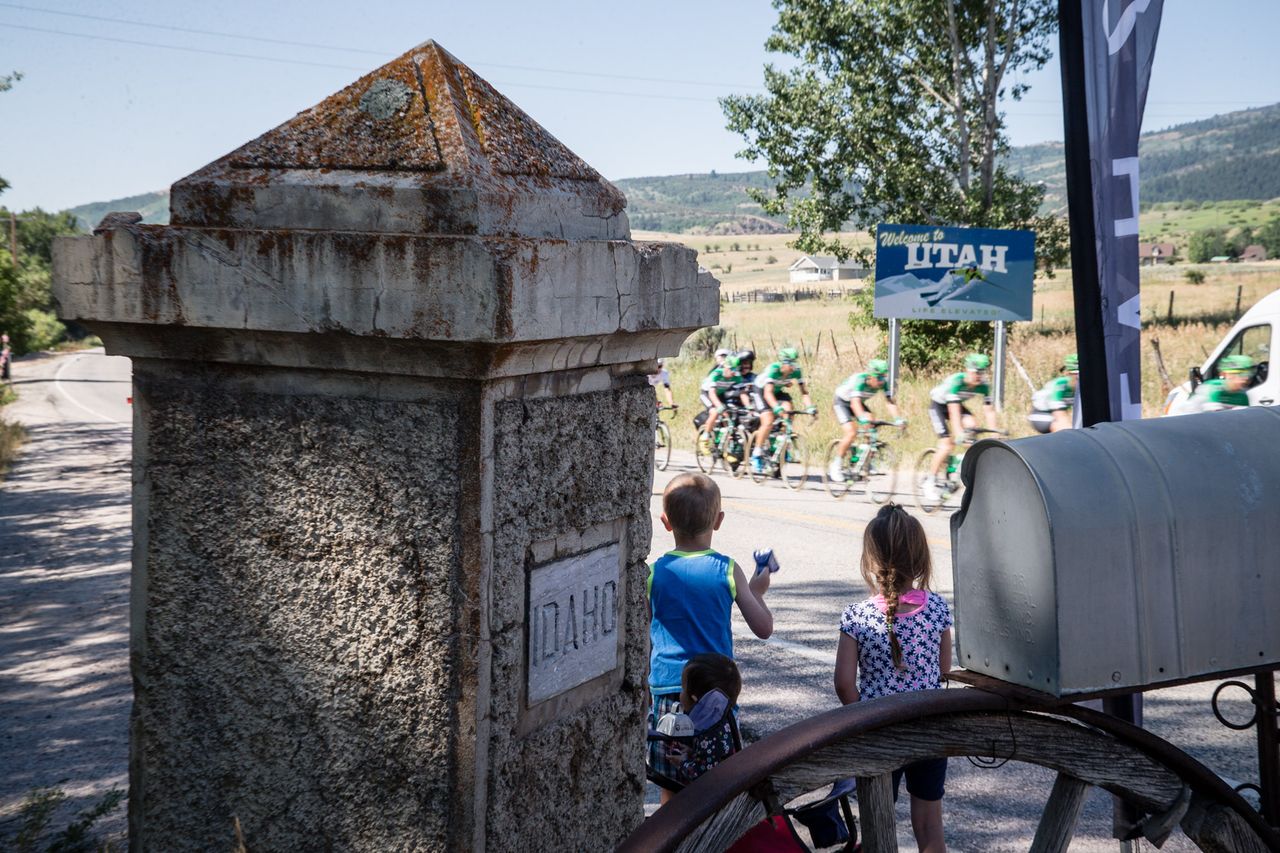 The fans welcome the peloton to Utah