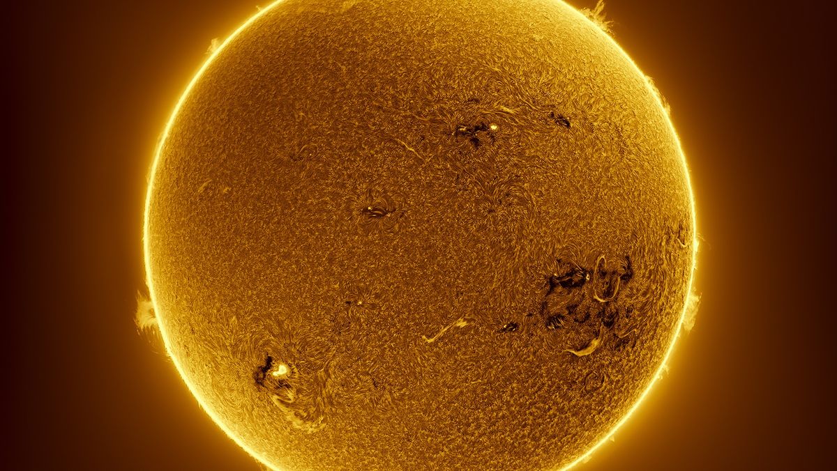 The sun rages with solar flares in epic time-lapse footage (video)