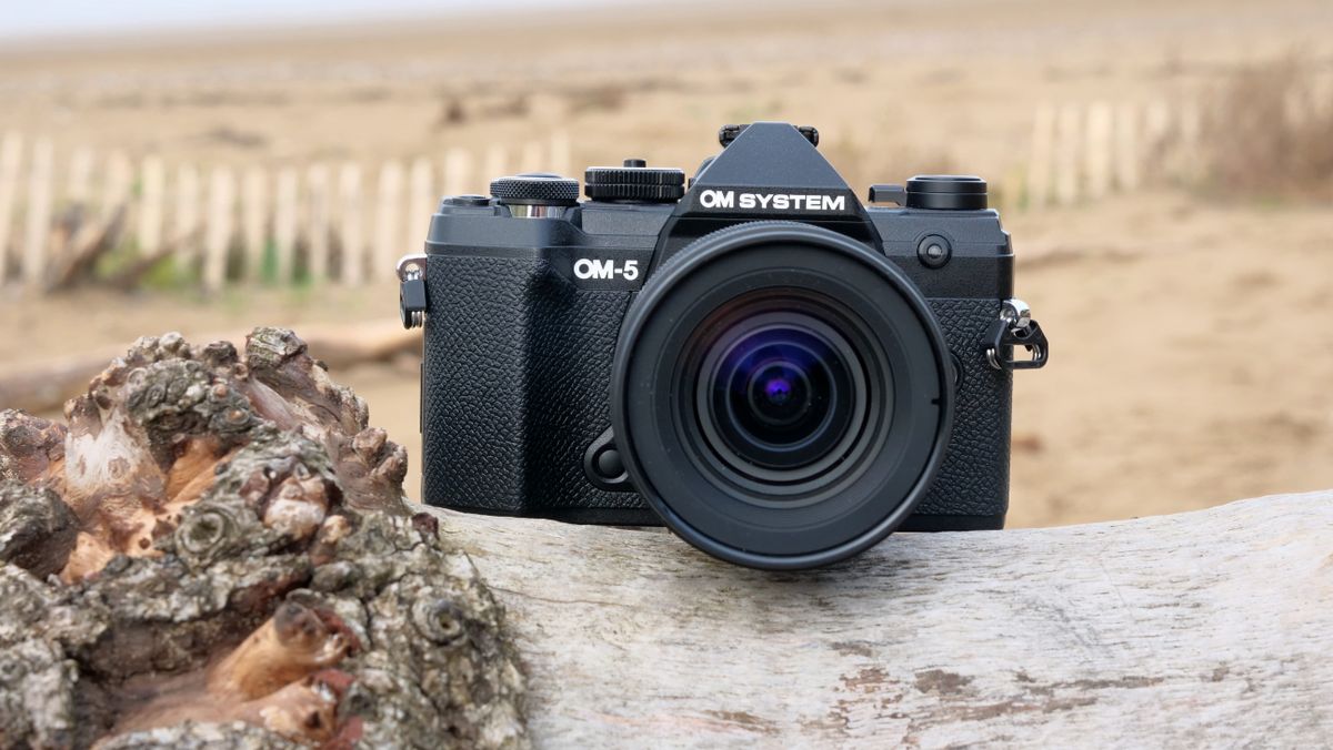 Tips for Selecting Camera Accessories for Travel: Essential Guide