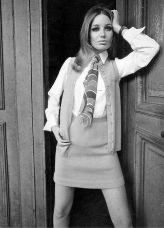 60s fashion model wearing a printed tie