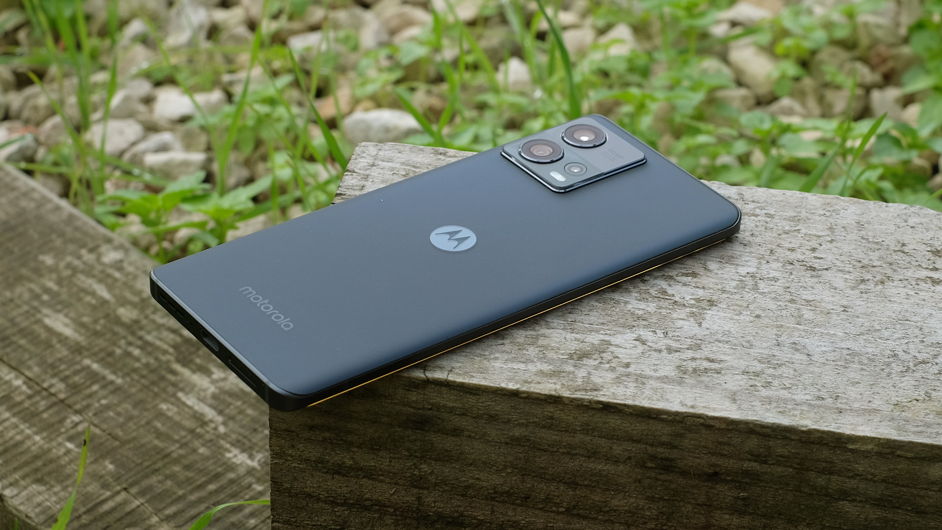 Un Motorola Edge 30 Fusion vu de l'arrière