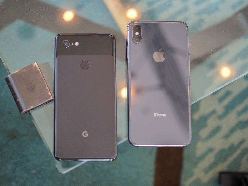 Google Pixel 3 XL and iPhone XS Max