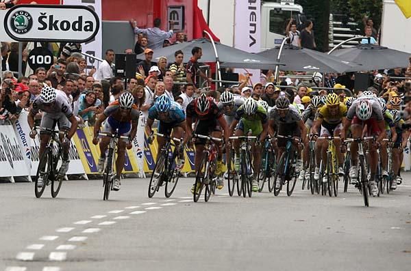 The final dash to the line at the end of stage 6.