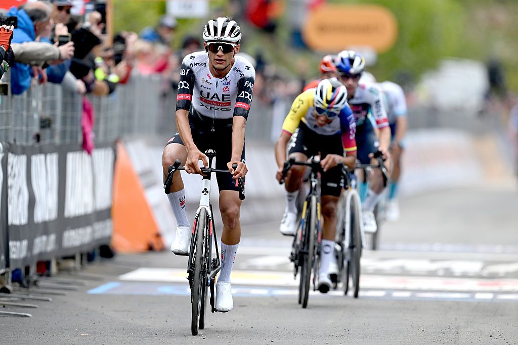 TAGLIACOZZO MARSIA ITALY MAY 16 Isaac Del Toro of Mexico and Team UAE Team Emirates XRG crosses the finish line during the 108th Giro dItalia 2025 Stage 7 a 168km stage from Castel di Sangro to Tagliacozzo Marsia 1424m UCIWT on May 16 2025 in Tagliacozzo Marsia Italy Photo by Dario BelingheriGetty Images