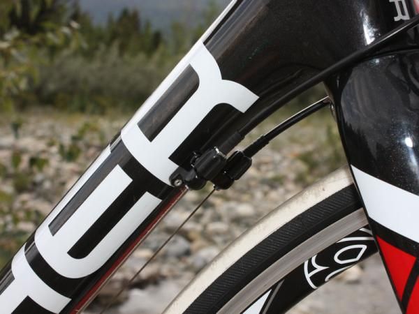 Internal cable routing looks nice but racers that have to do their own maintenance will likely appreciate the easily acceptable external layout with built-in barrel adjusters at the down tube for on-the-fly shifting tweaks.