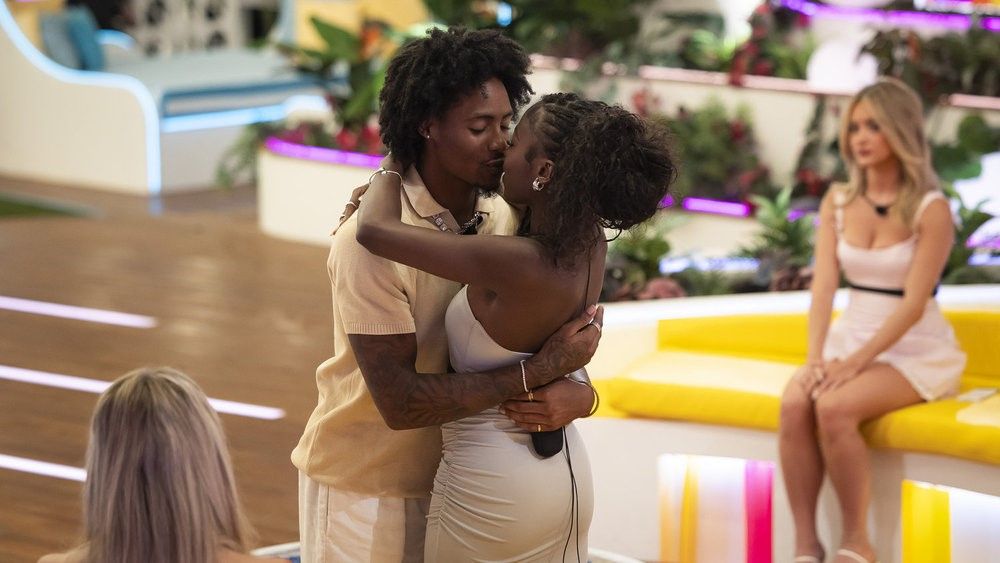 Kordell and Serena kissing in Love Island USA season 6