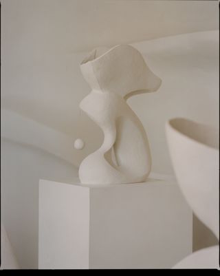 white ceramic sculptures by simone bodmer-turner