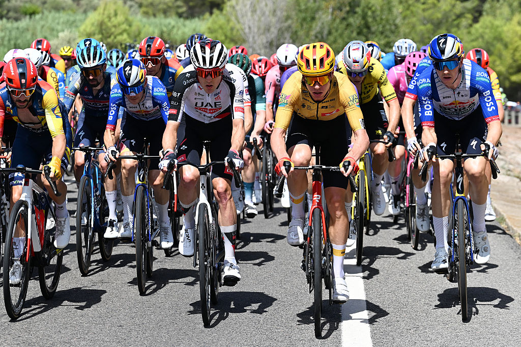 Vuelta a España stage 6 LIVE – Strong break finally gets away as Pogačar and UAE control behind, gravel climb looming