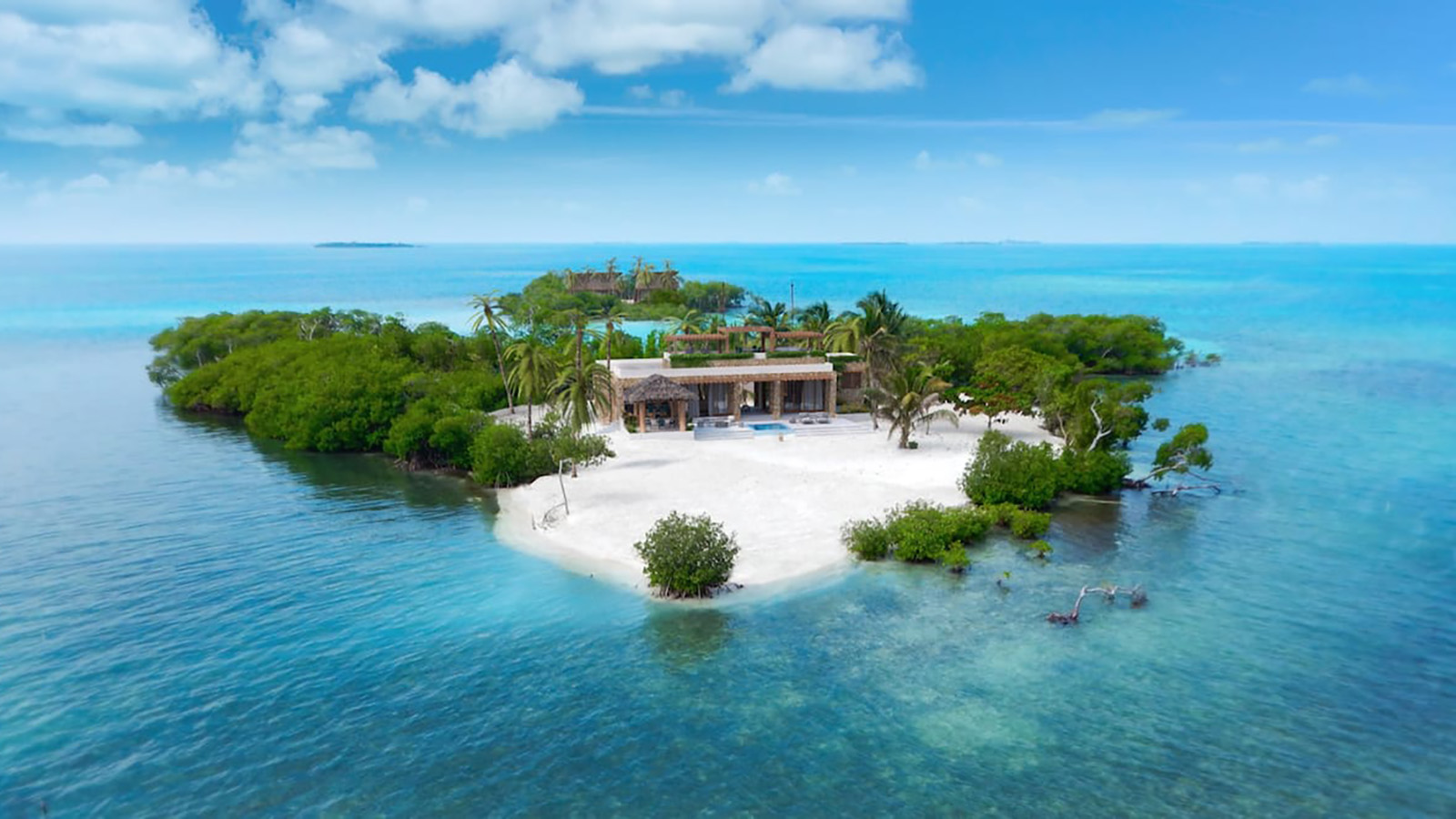 The elegant villa on private island Gladden Island in Belize