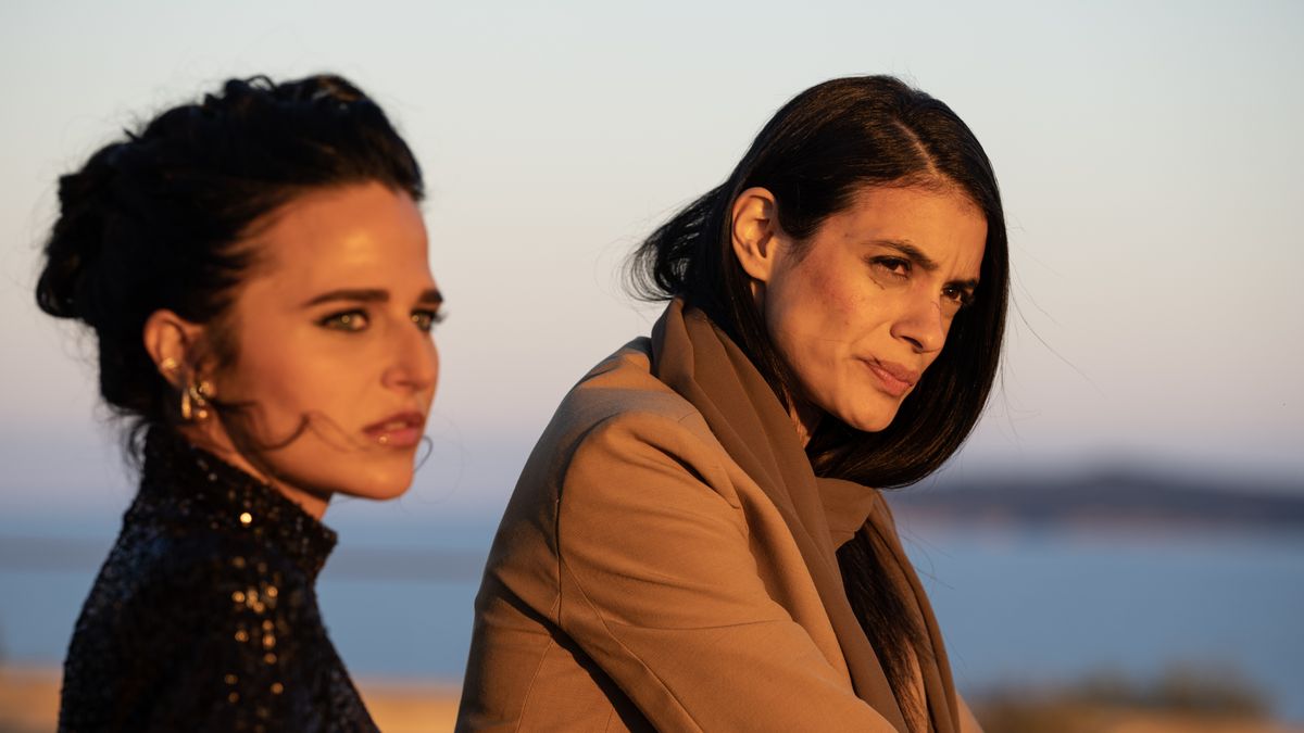 Stephanie Nur and Laysla De Oliveira in Special Ops: Lioness