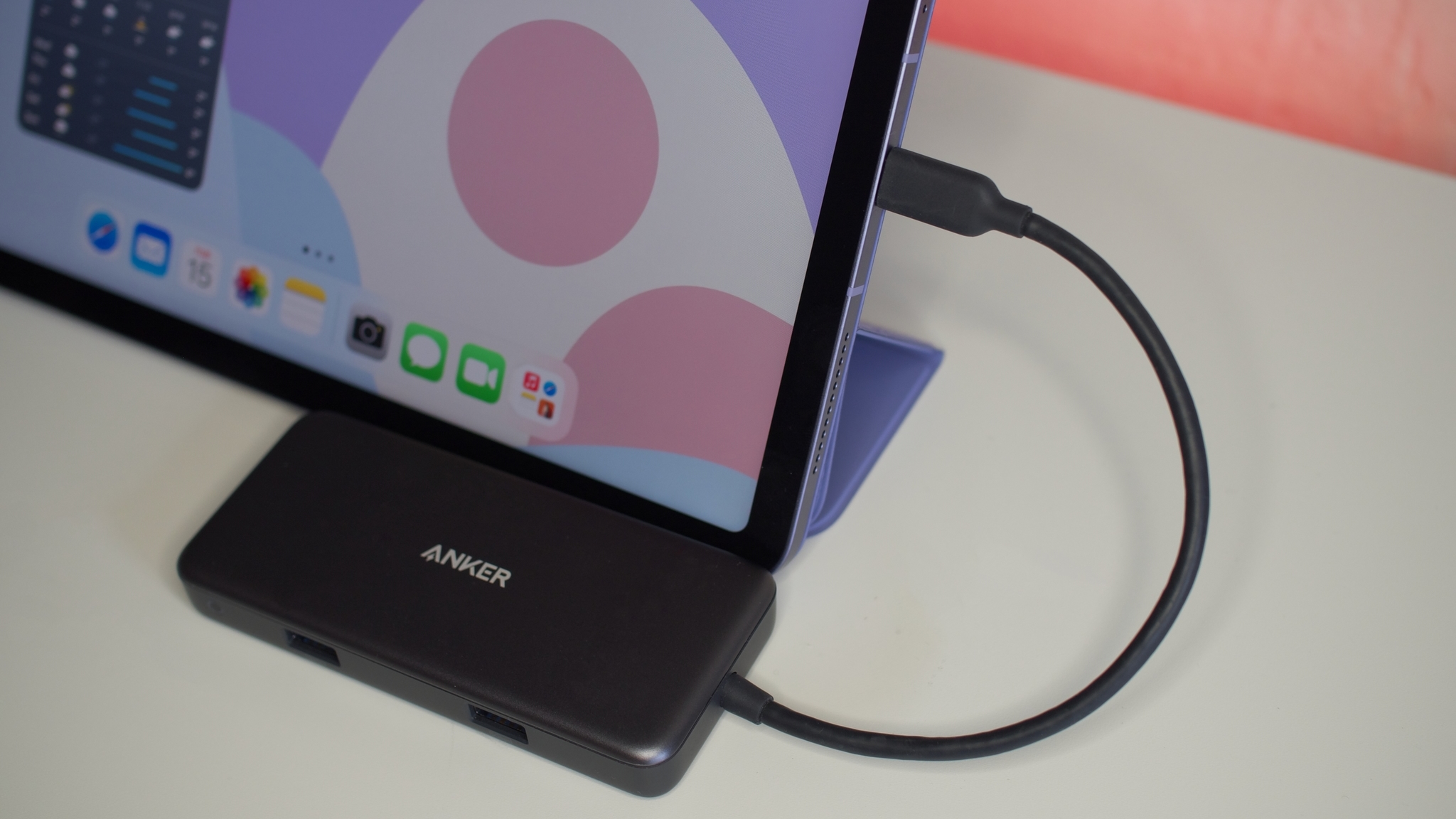 iPad Air 5 connected to a USB-C hub