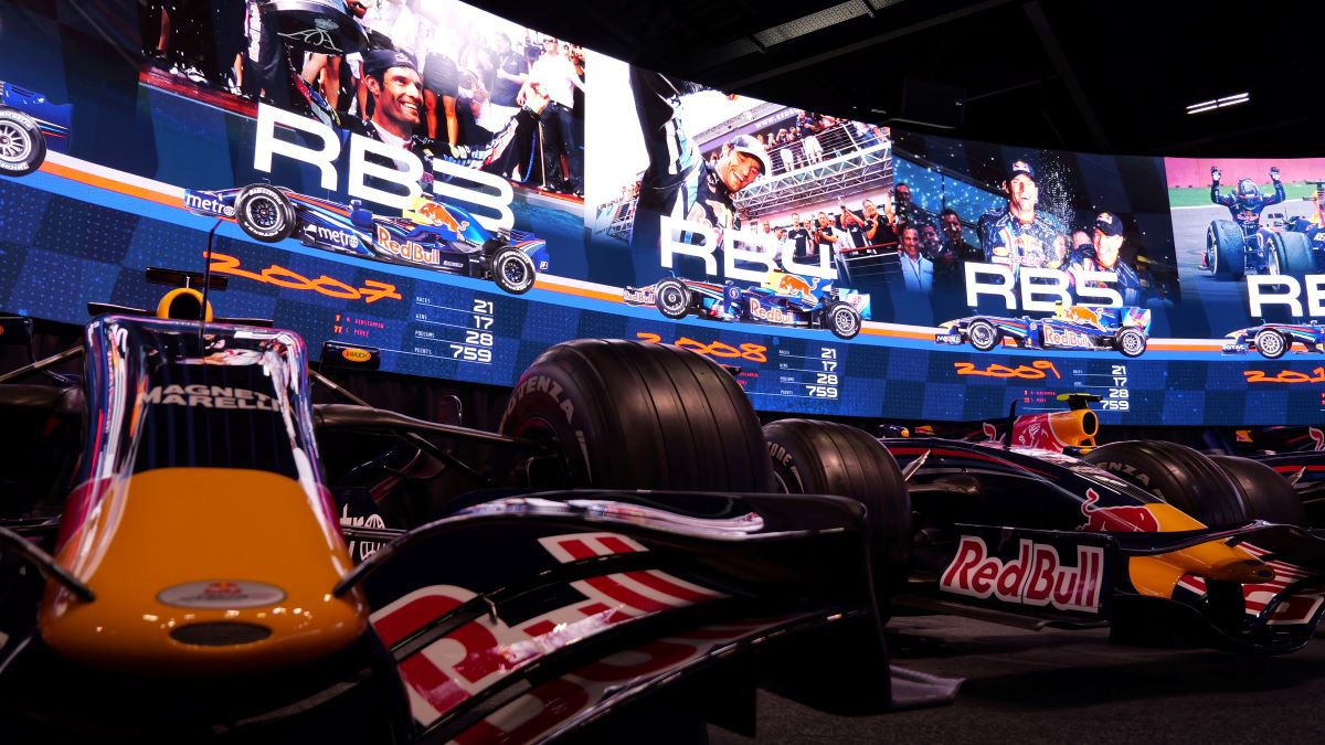 The Oracle Red Bull Racing Team&#039;s new massive video wall from PPDS. 