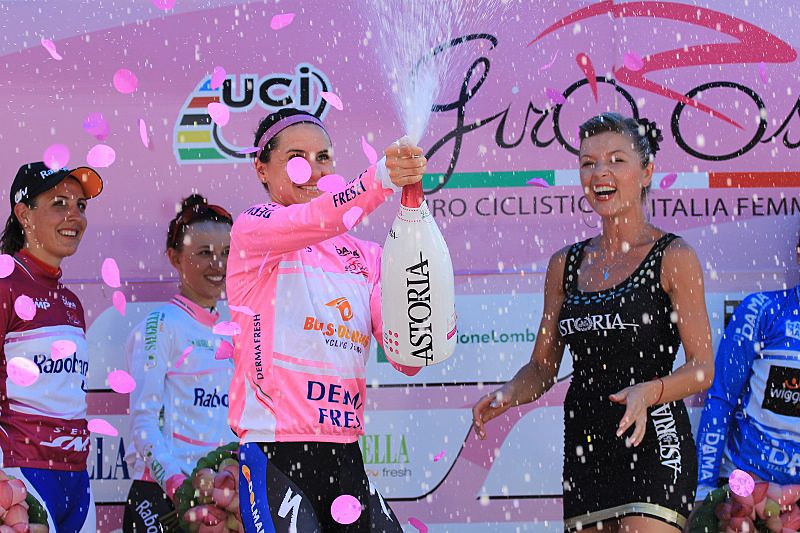 US road champion Megan Guarnier (Boels Dolmans) holds onto the pink jersey