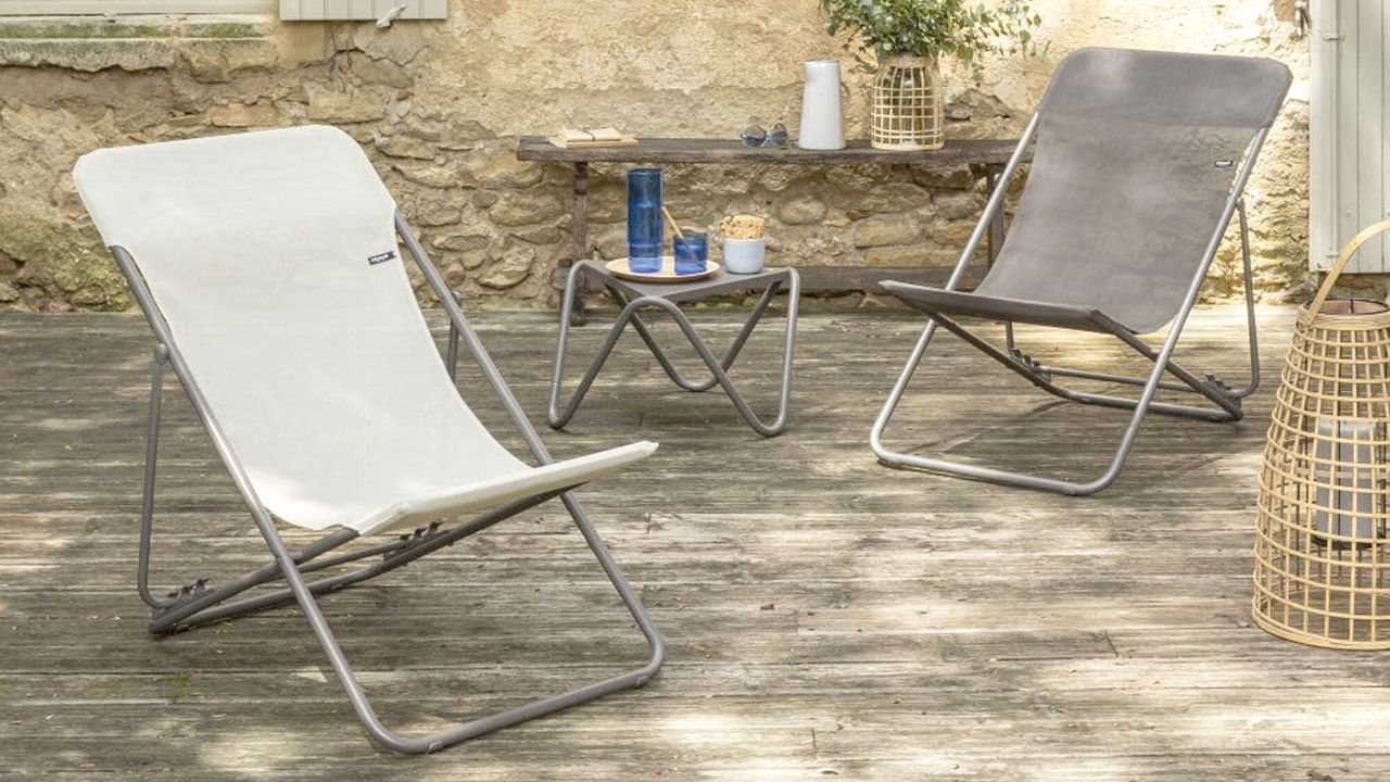 Two deckchairs in an outdoor space with wooden decking