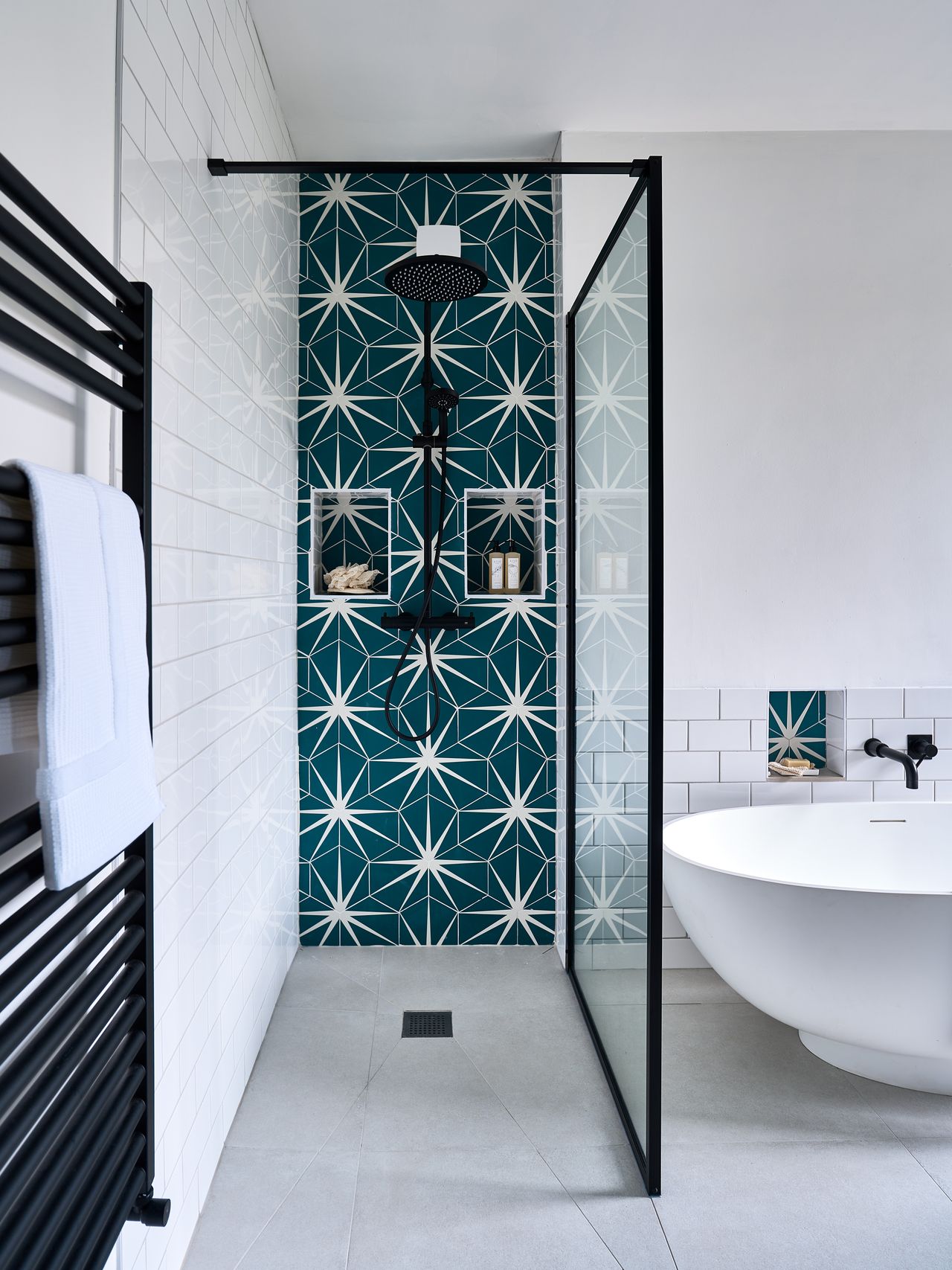 Shower storage ideas: practical and pretty product displays Shower storage ideas: practical and pretty product displays