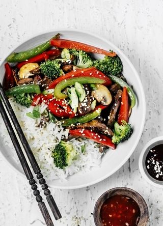 Stir-fried beef with vegetables and rice