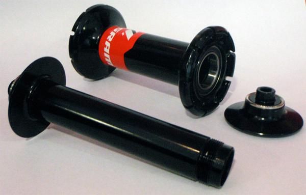Couldn't be simpler: The 17mm oversize axle can be easily removed for servicing.