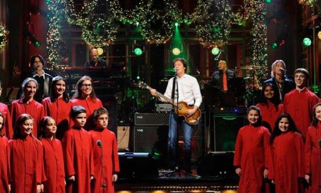 Paul McCartney accompanies a children&amp;#039;s choir on Saturday Night Live one day after the Newtown shooting.