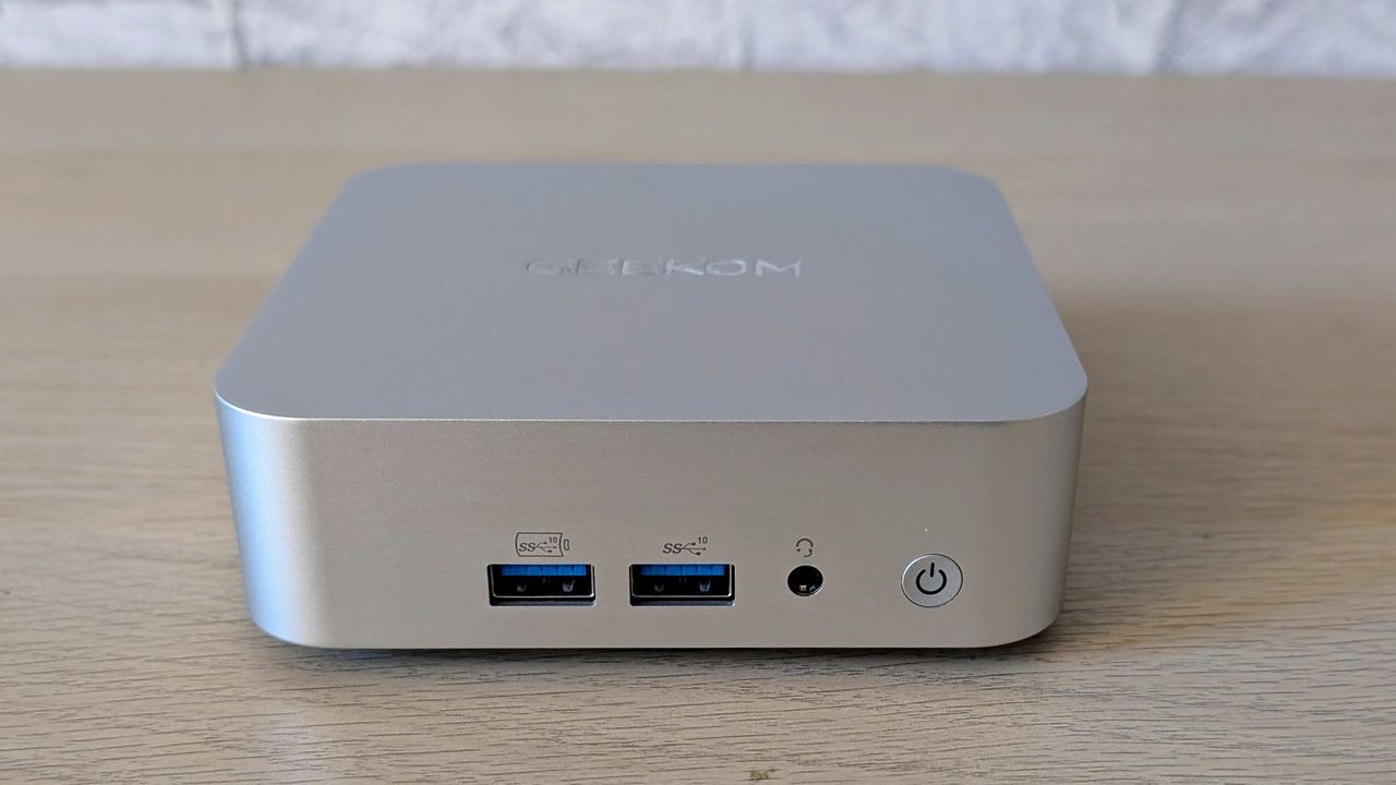 The Geekom A5 on a desk