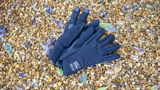 Q36.5 Termico winter gloves review: Lightweight, capable and warm winter gloves 