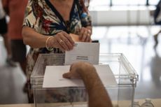 A voter casts their ballot in Spain. 