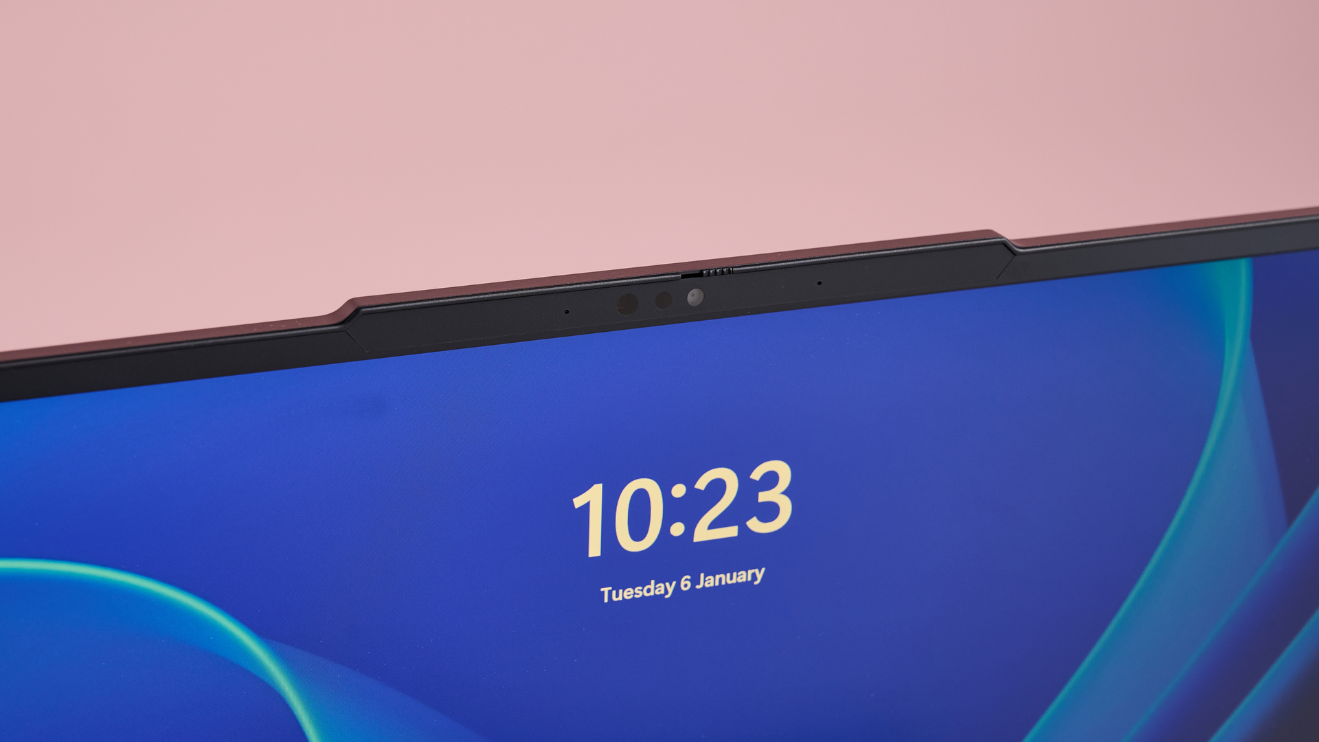 Close-up of webcam on Medion Erazer Major 16 X1, with pink wall in background