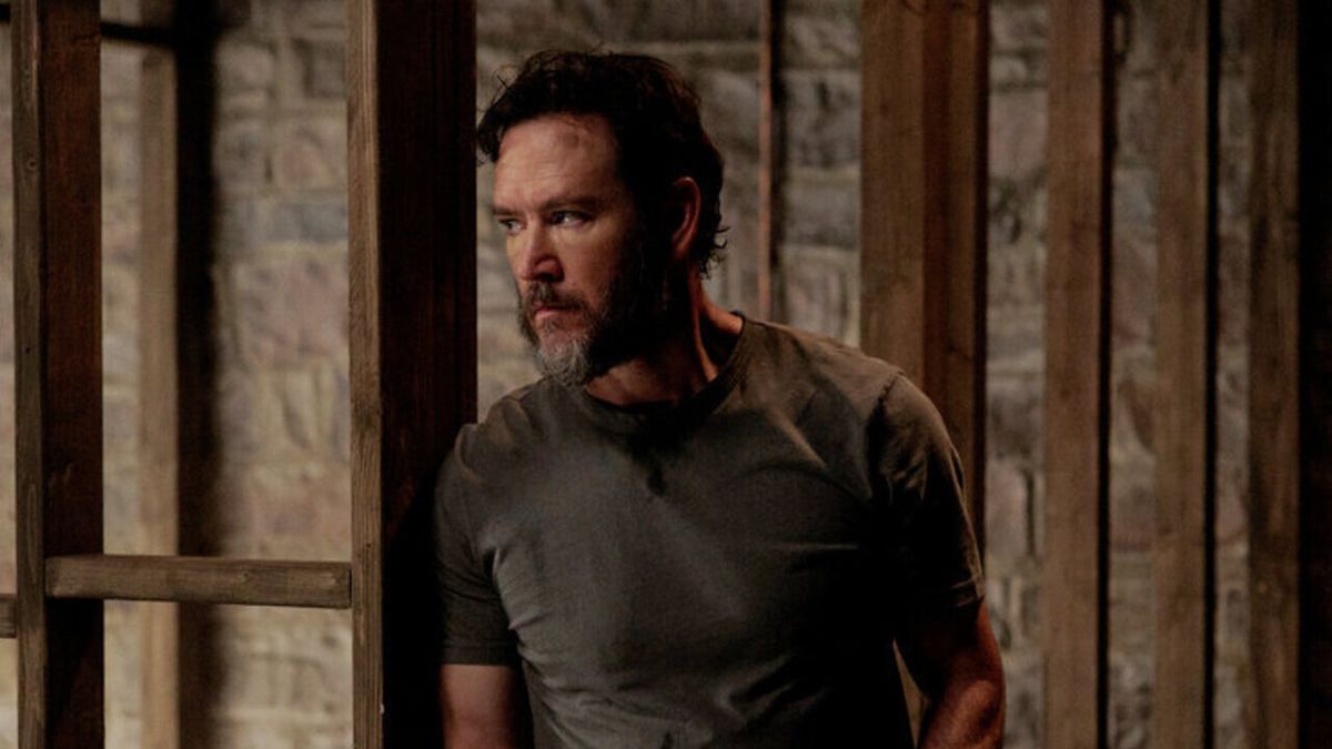 Mark-Paul Gosselaar as Sir in NBC&#039;s Found