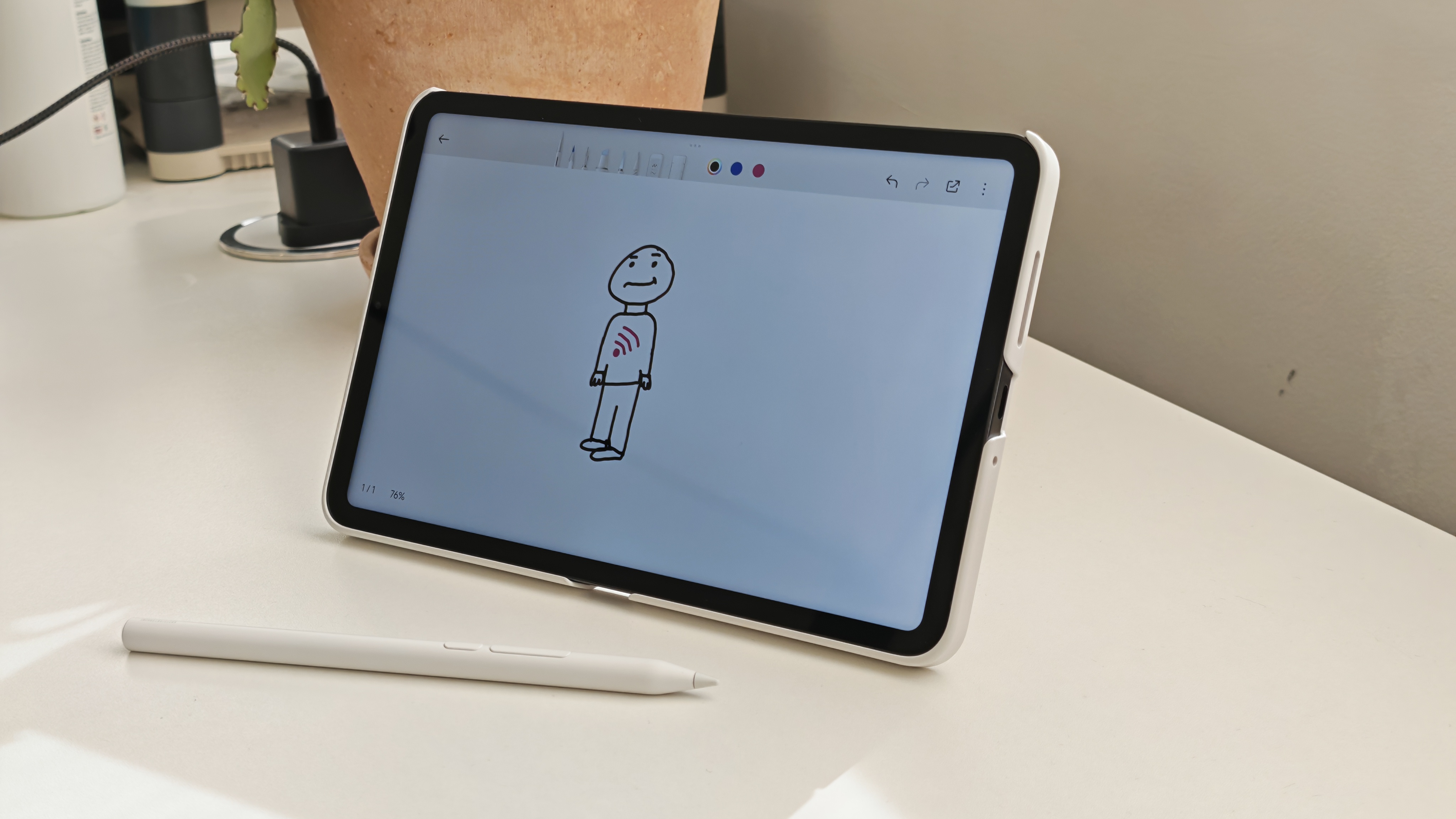 Xiaomi Pad Mini open to the Mi Canvas drawing app