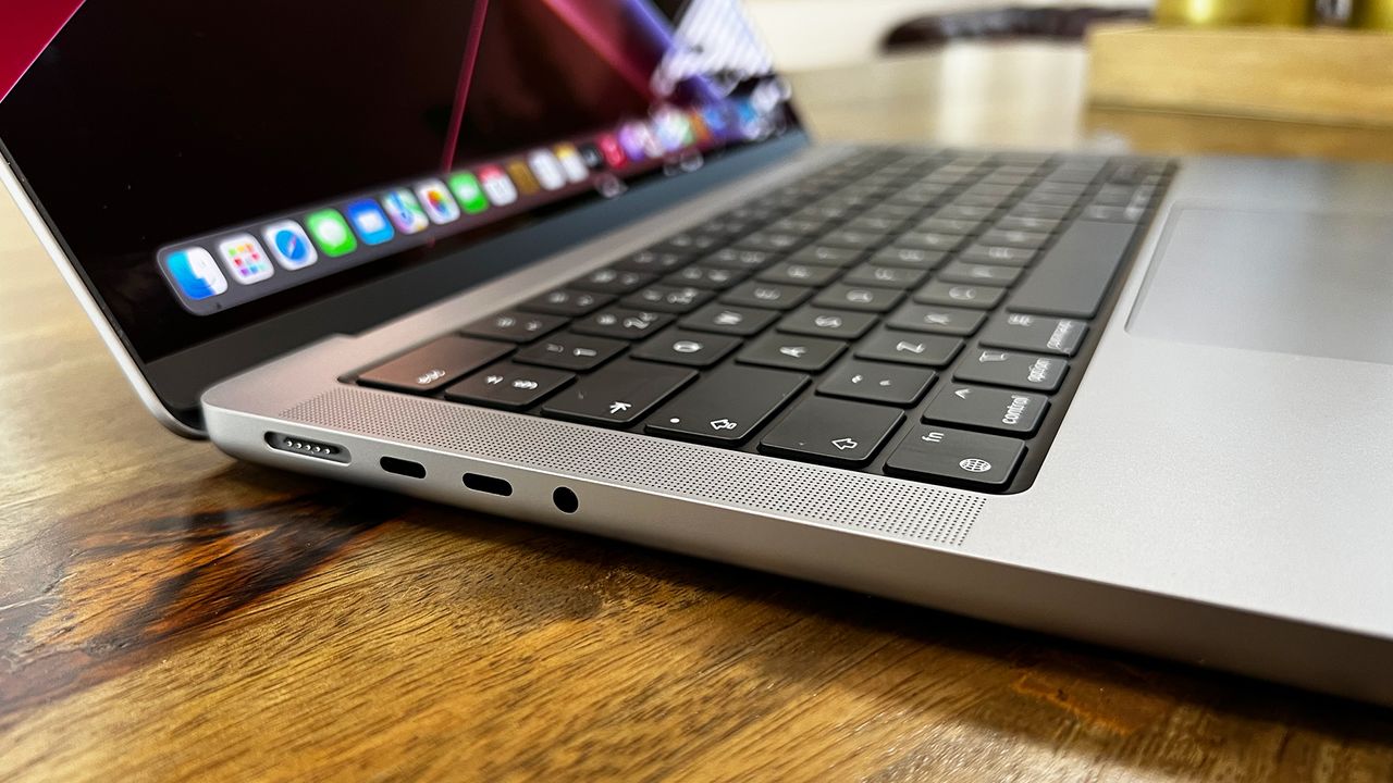 MacBook Pro 2021 on wooden table