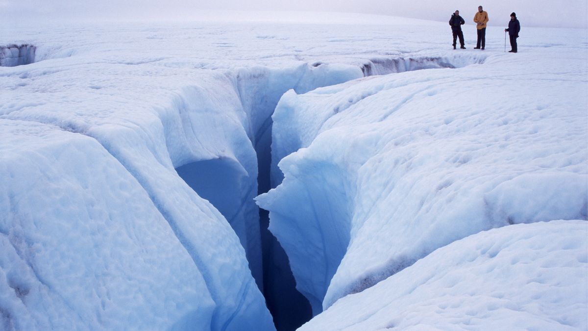 Incredible Time-Lapse Video Shows Giant Greenland Lake Disappearing Within Hours - Livescience.com