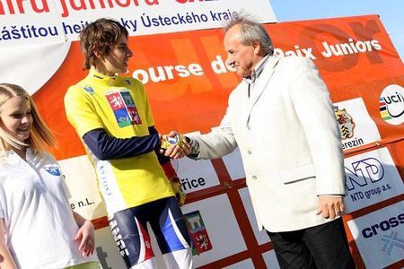 Guillaume Martin (France) in the leader's jersey