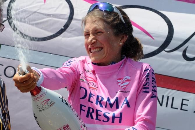 Mara Abbott (USA National Team) takes over the maglia rosa