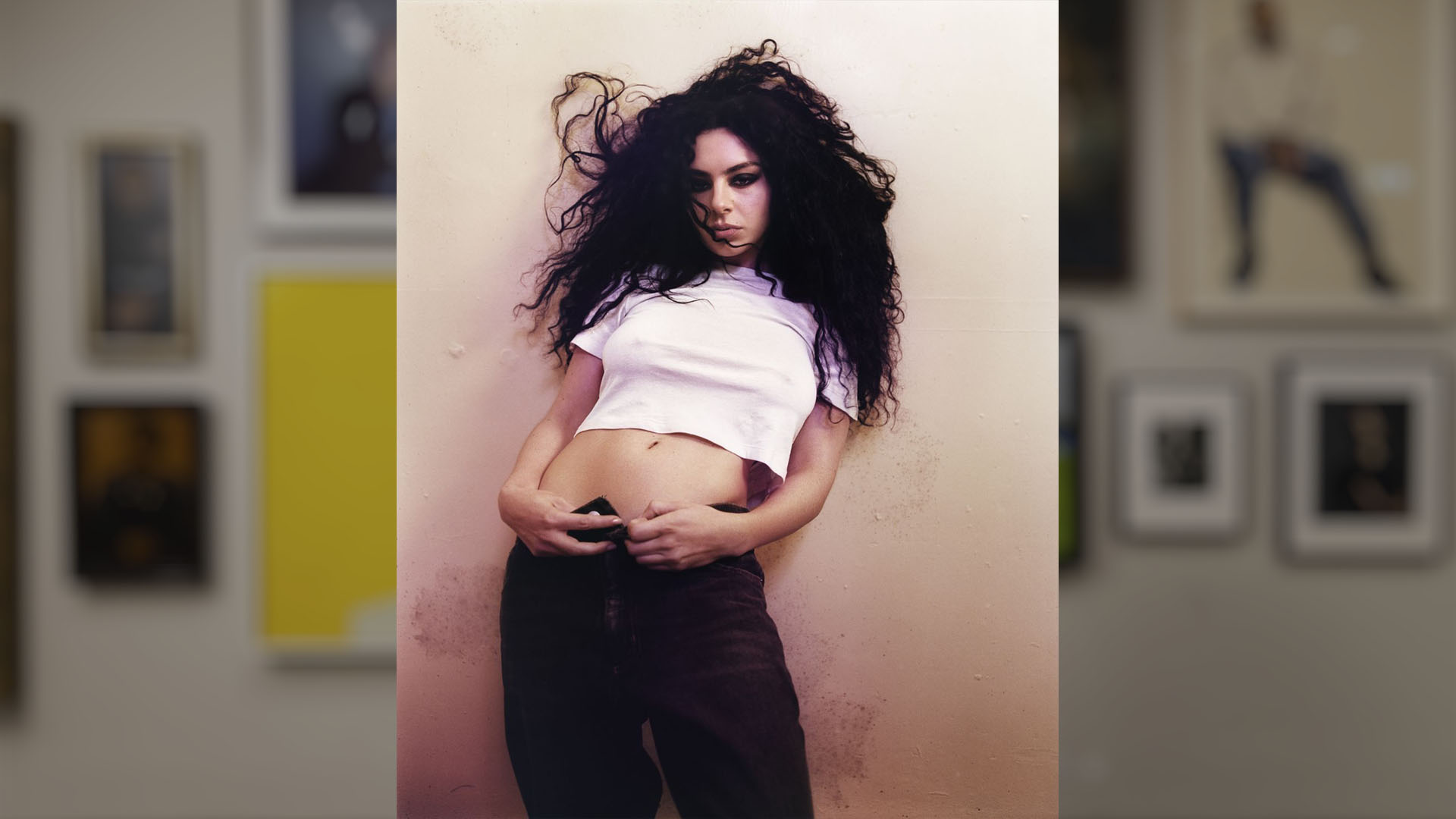 A photo of Charli xcx.