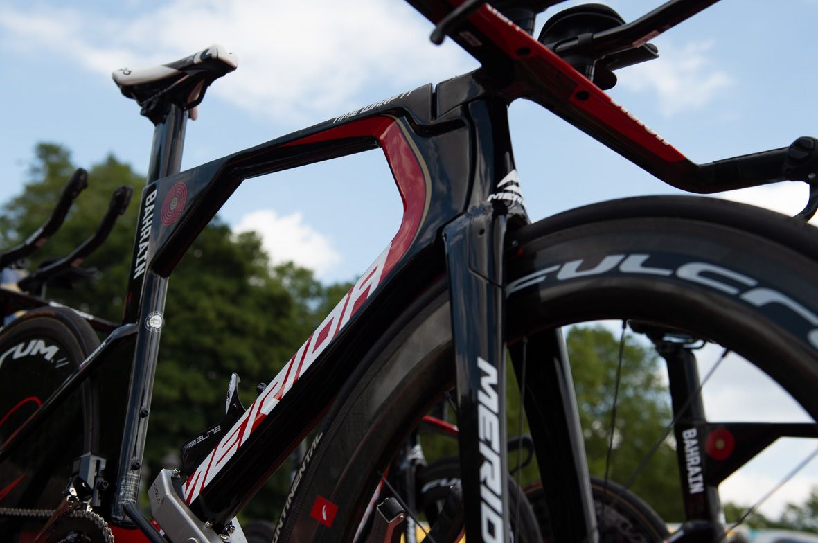 The Merida Warp TT is another bike with the external steerer design