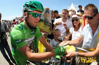 Mark Cavendish signs autographs prior to the start of stage five.