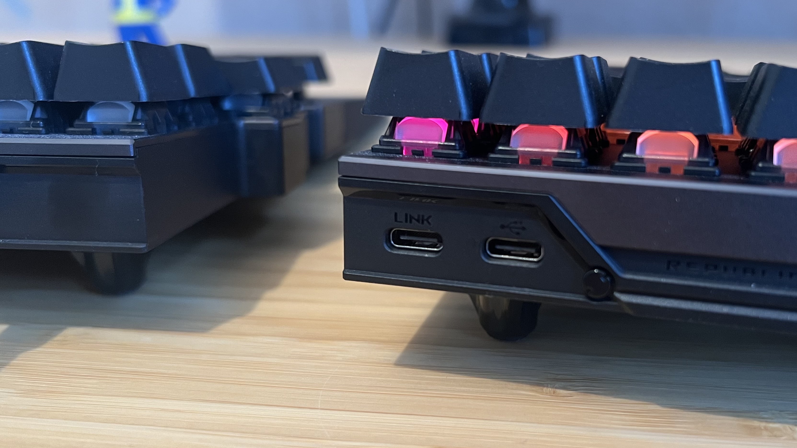 Close up on connection options for Asus ROG Falcata gaming keyboard