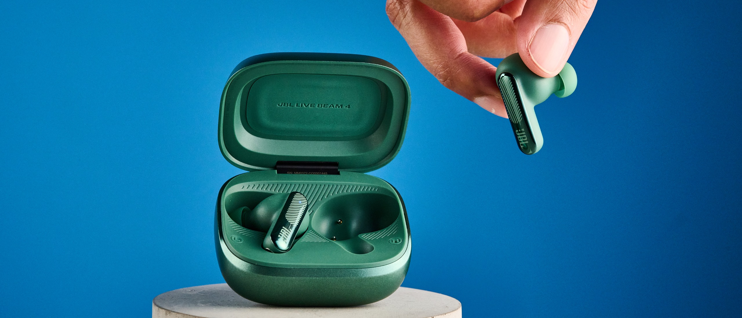 JBL Live Beam 4 earbuds in green