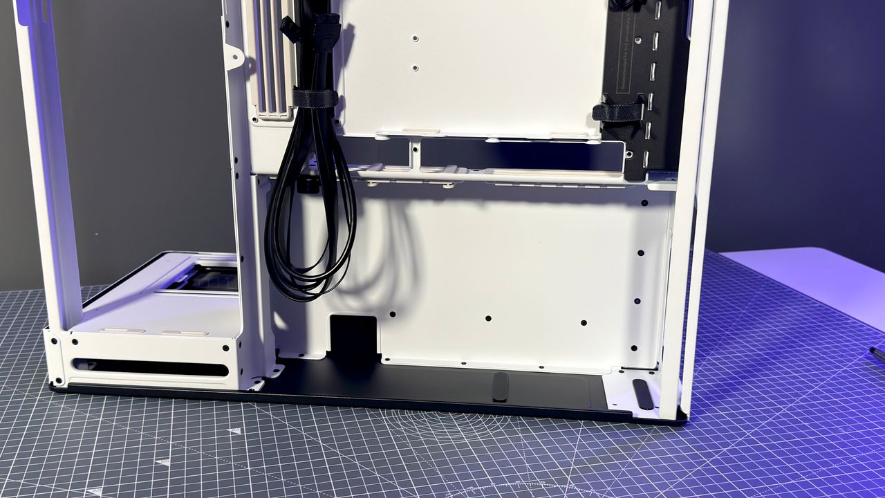 The Havn HS 360 PC case in black and white on a desk.