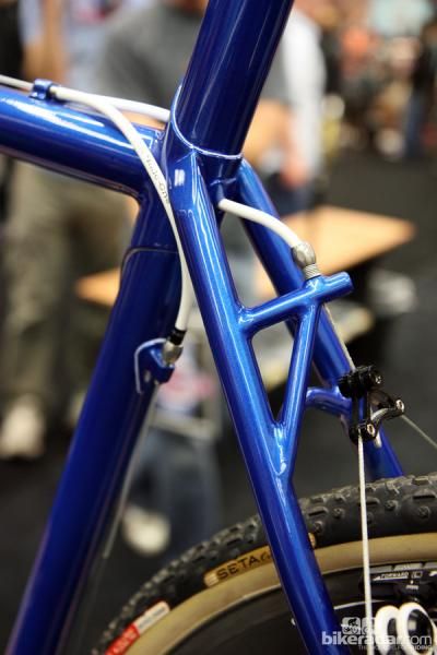 The rear brake cable is run through the top tube on this Shamrock Cycles 'cross racer.