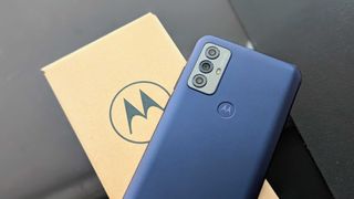 The Moto G Play (2023) and the retail box