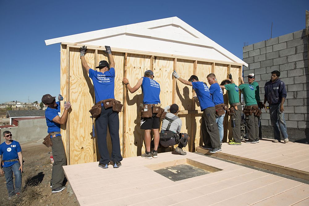 Novo Nordisk bond over building homes for poor families in Rosarito, Mexico.