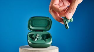 JBL Live Beam 4 earbuds in green