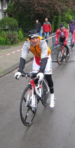 Stefano Garzelli was wrapped up as he studied the course