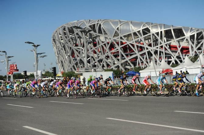 The chasing peloton