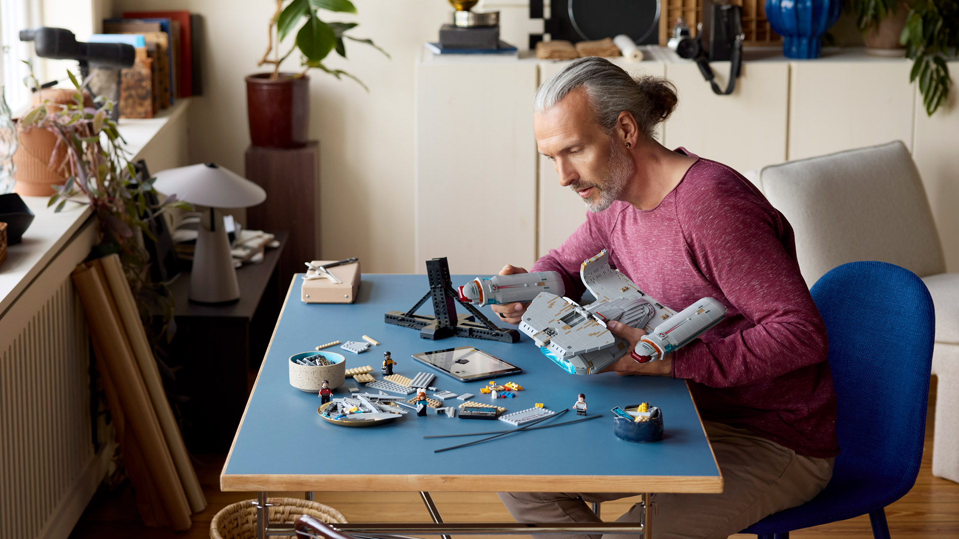 Lego Icons Star Trek U.S.S. Enterprise NCC-1701-D set