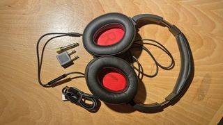 Noise cancelling headphones: Lindy BNX-60XT