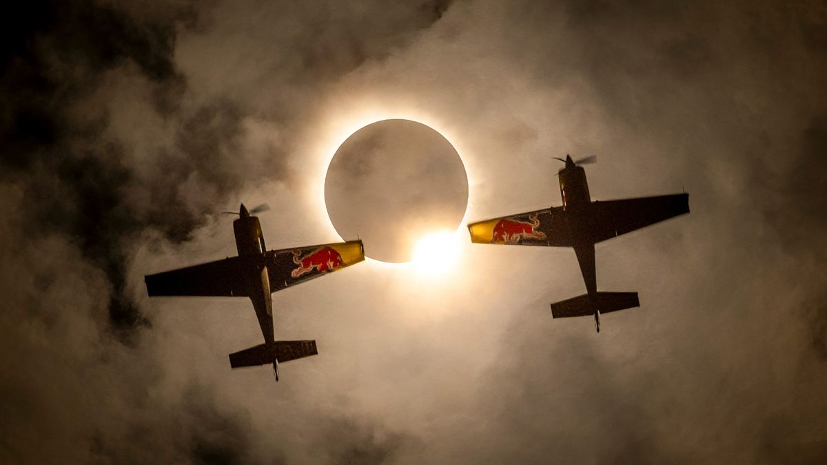 Red Bull aerobatic pilots captured in a once-in-a-lifetime photograph ...