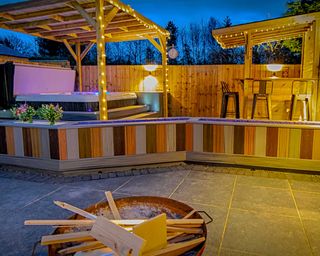 hot tub from North Spas and pergola