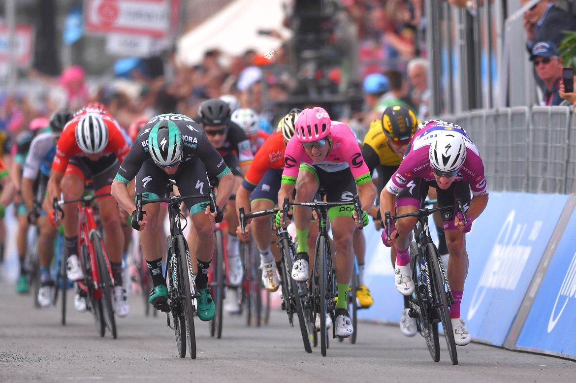 The sprint in full flow